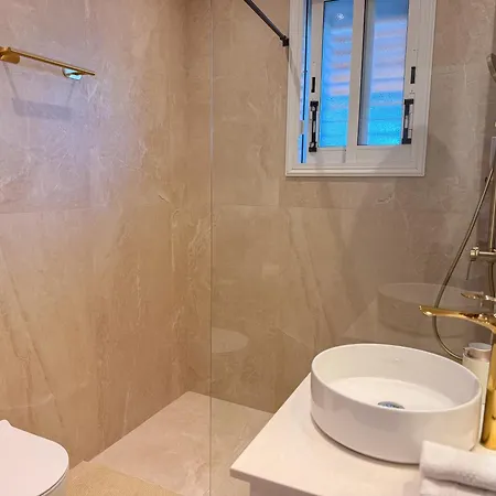 Peaceful 1 Bed Apt, Large Patio פאפוס