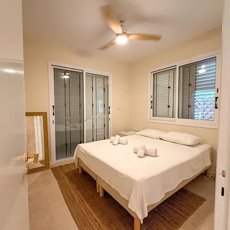 Peaceful 1 Bed Apt, Large Patio דירה פאפוס